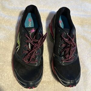 Great condition, only worn once inside. Mizuno Wave.
